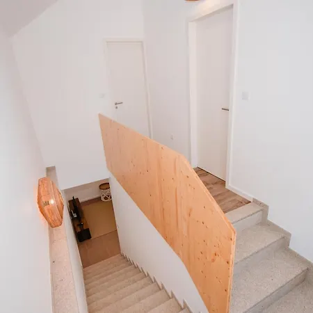 - Maria Alva * 马里亚尔瓦