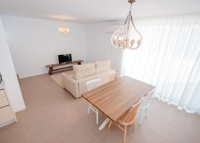 - Maria Alva * Marialva