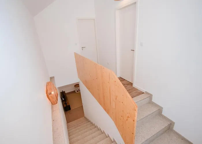 - Maria Alva * Marialva